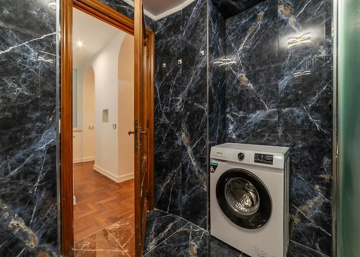 Guesthost - Rione Sallustiano Elegant Apartment *